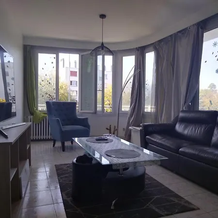 Familial En Face D'un Square Arbore Apartment Enghien-les-Bains